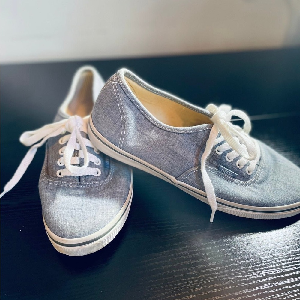 Vans - Picture 2 of 9